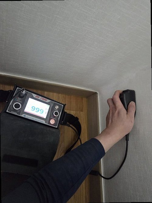 동안구 누수탐지 수도계량기 별침과 보일러 배관을 점검하는 모습