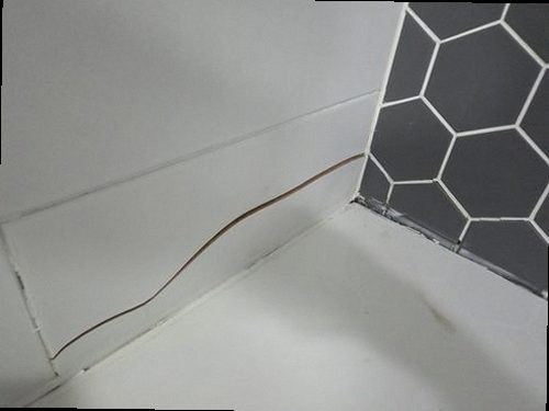 오산 누수탐지 공압 게이지와 누수 탐지 장비로 배관을 점검하는 현장