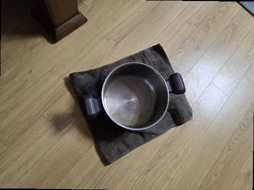 오산 누수탐지 가스탐지기와 청음탐지기를 활용해 누수 위치를 확인하는 모습