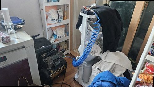 서초구 누수탐지 거실 천장 물자국과 벽면 습기 상태 확인