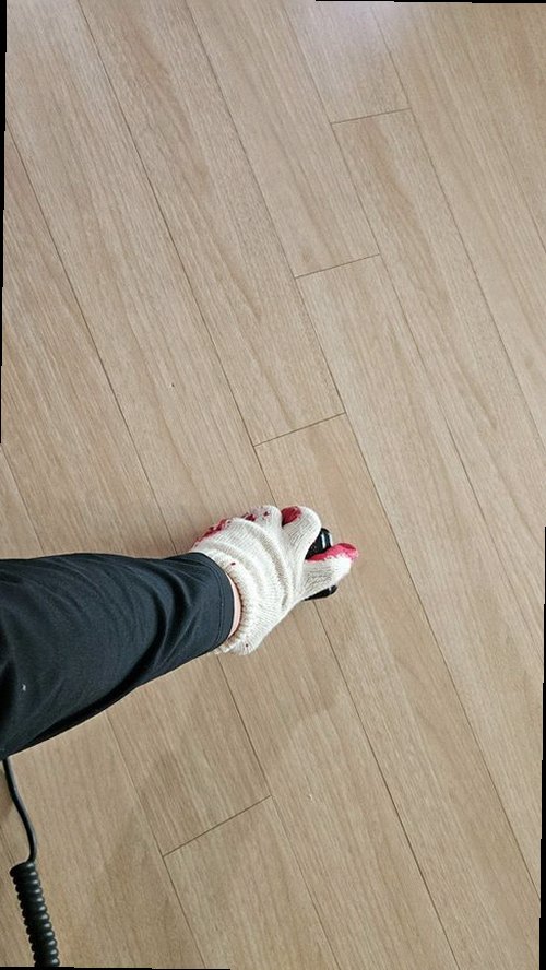 성동구 누수탐지 천장 누수 흔적과 수도계량기 별침을 확인하는 모습