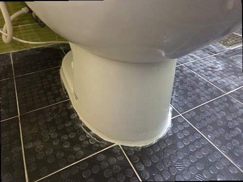 사상구 누수탐지 가스탐지기와 청음탐지기로 매립 배관을 확인하는 모습