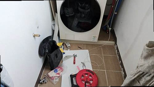 사상구 누수탐지 수도계량기 별침과 누수 흔적을 확인하는 모습