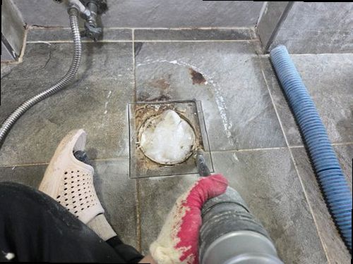 안성 누수탐지 수도계량기 별침과 누수 흔적을 확인하는 현장 점검