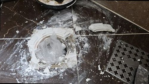 안성 누수탐지 보개면 상가 2층 화장실 위 천장 시공 후기 사진