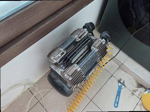 병점구 누수탐지 누수 위치를 확인한 뒤 배관을 부분 굴착하는 현장