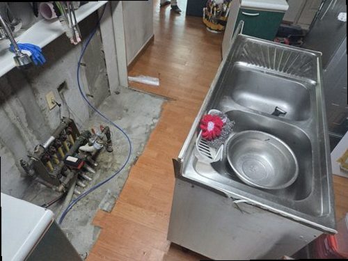 병점구 누수탐지 수도계량기 별침과 배관 밸브를 확인하는 현장