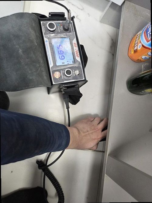 영종구 누수탐지 배관 압력 검사와 누수 보수 후 상태를 확인하는 모습