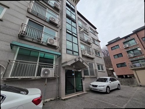 성북구 누수탐지 수도계량기와 보일러 배관을 확인하는 현장 점검 모습