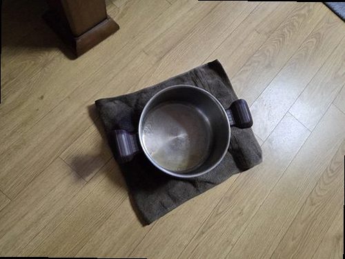 도봉구 누수탐지 욕실 천장 누수 흔적과 점검 위치를 확인하는 모습