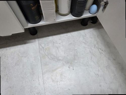 만안구 누수탐지 천장 누수 흔적과 벽면 수분 상태를 확인하는 현장