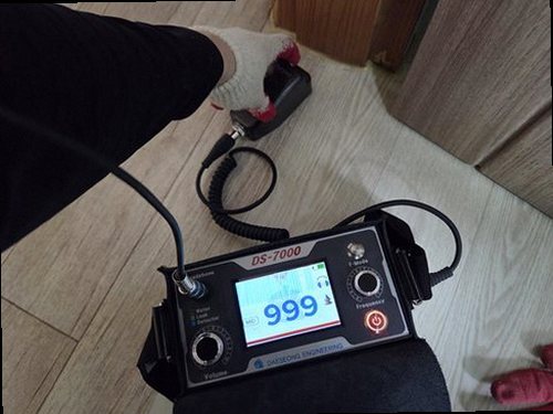 동래구 누수탐지 누수 피해가 발생한 천장과 벽면의 얼룩