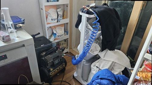 분당구 누수탐지 수도계량기 별침과 밸브를 확인하는 점검 모습