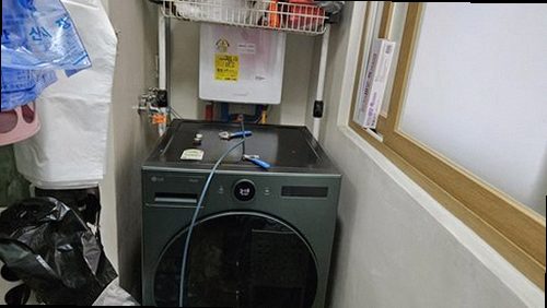 부산 서구 누수탐지 누수 위치 확인 후 부분 굴착과 배관 보수 모습