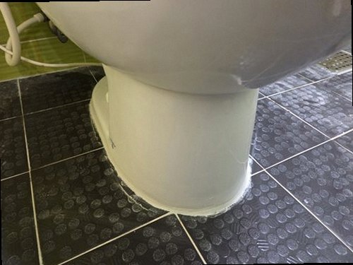 동탄구 누수탐지 가스탐지기와 청음탐지기를 이용해 배관 위치를 확인하는 장면