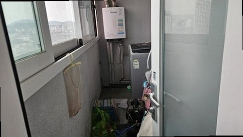 동탄구 누수탐지 보수 후 건조와 상태 확인이 진행된 베란다