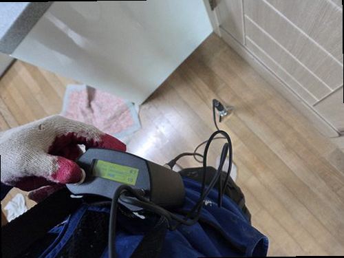 중랑구 누수탐지 공압 게이지와 청음 장비로 누수 위치를 확인하는 과정