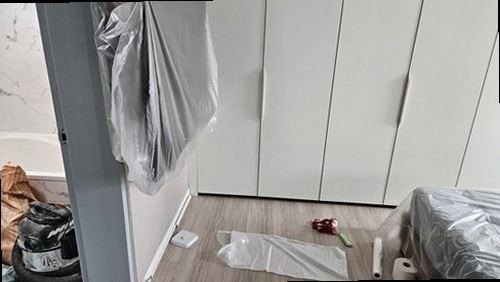 연수구 누수탐지 수도계량기 별침과 천장 누수 흔적을 확인하는 모습
