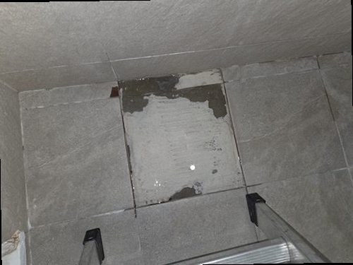 노원구 누수탐지 베란다 천장 누수 흔적과 수분 측정 점검 모습