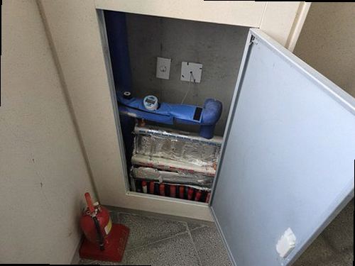 광주 누수탐지 수도계량기 별침과 누수 흔적을 확인하는 모습