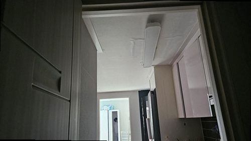 광주 누수탐지 천장 누수 흔적과 수도계량기 별침을 확인하는 현장