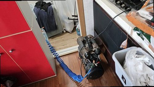 팔달구 누수탐지 싱크대 하부장과 배관 연결부를 확인하는 현장