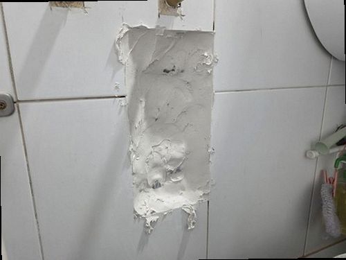 서해구·검단구 누수탐지 벽지와 걸레받이 주변의 누수 흔적을 확인하는 현장