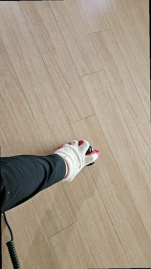 미추홀구 누수탐지 압력 게이지와 청음 장비를 활용해 배관을 점검하는 모습