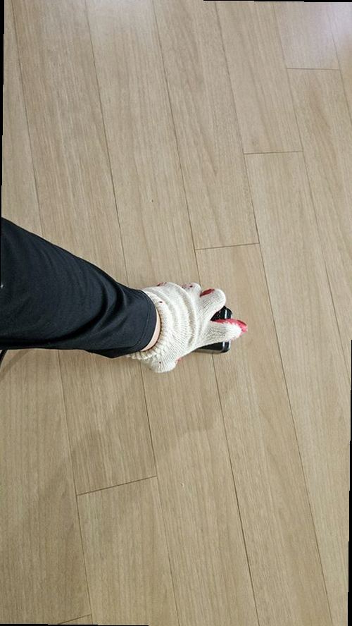 여주 누수탐지 아래층 천장에 발생한 물자국과 벽지 들뜸을 확인하는 현장