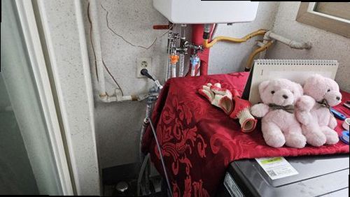 여주 누수탐지 가스탐지기와 청음탐지기를 이용해 누수 위치를 좁히는 모습