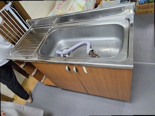 은평구 누수탐지 수도계량기와 배관 압력검사를 확인하는 현장 모습