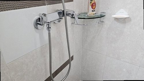 양천구 누수탐지 누수 지점 확인 후 부분 굴착과 배관 보수를 진행하는 모습