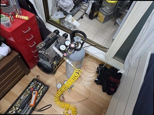 대전 중구 누수탐지 가스탐지기와 청음탐지기로 누수 위치를 확인하는 모습