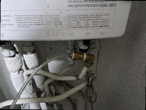 대전 중구 누수탐지 가스탐지기와 청음탐지기를 이용해 배관 누수 위치를 확인하는 현장