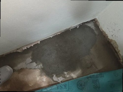 대전 중구 누수탐지 난방 분배기와 주변 바닥 상태를 확인하는 현장