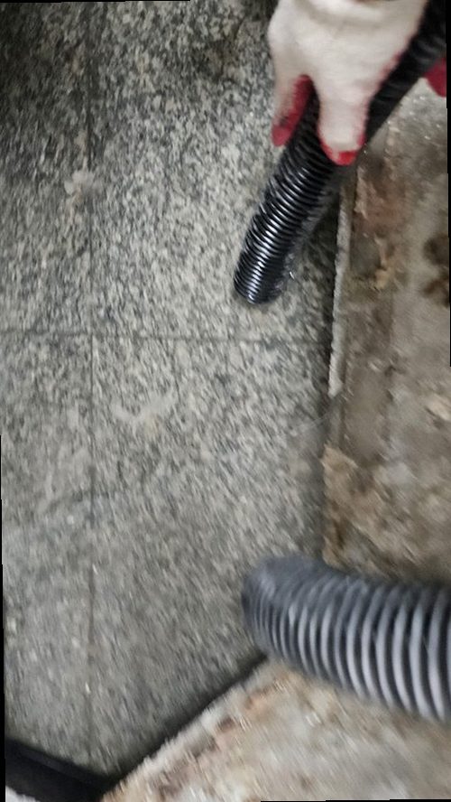 덕양구 누수탐지 수도계량기 별침과 밸브를 확인하는 모습