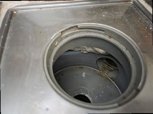 구리 누수탐지 천장 얼룩과 벽면 습기 상태를 확인하는 현장 점검