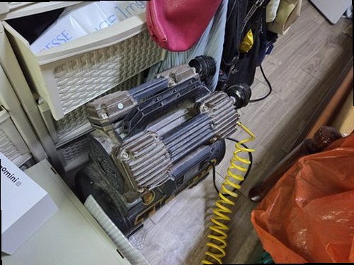 원미구 누수탐지 천장 누수 흔적과 배관 구조를 확인하는 모습