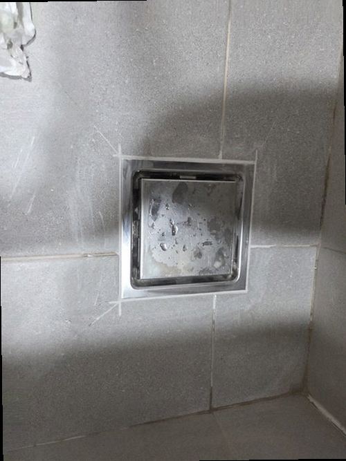 천안시 서북구 누수탐지 수도계량기 별침과 욕실 누수 흔적을 확인하는 현장