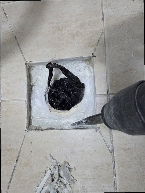 부평구 누수탐지 압력계와 청음 장비로 배관 상태를 비교하는 모습