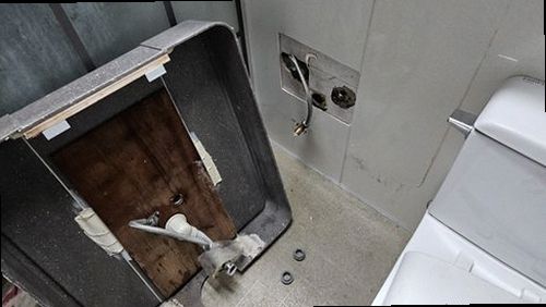 서울 중구 누수탐지 천장 얼룩과 벽면 습기를 확인하는 현장 점검 모습