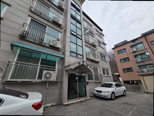 남동구 누수탐지 보일러와 분배기 주변에서 압력 검사를 진행하는 모습
