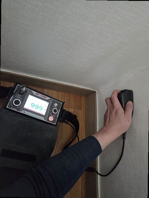 관악구 누수탐지 아래층 욕실 천장에 나타난 누수 흔적과 백화현상