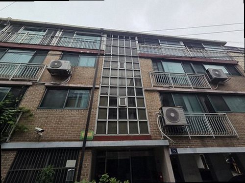종로구 누수탐지 아파트 천장 누수 흔적과 수분 측정 장면