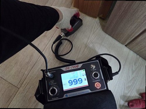 계양구 누수탐지 수도계량기와 보일러 배관을 점검하는 모습