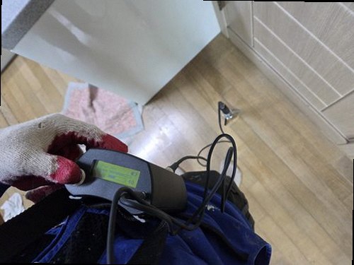 계양구 누수탐지 보일러와 난방 분배기 주변을 점검하는 현장